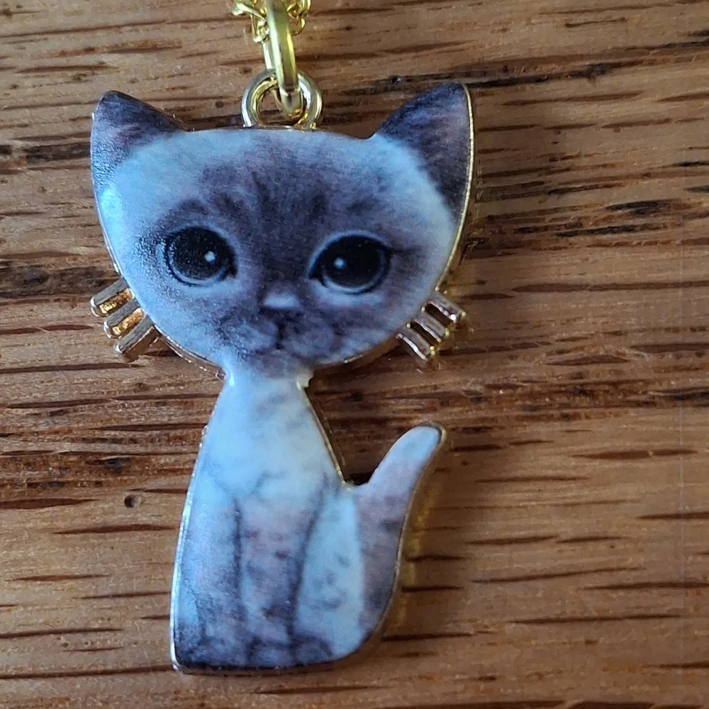#5 Adorable Cat Pendant Measures 1